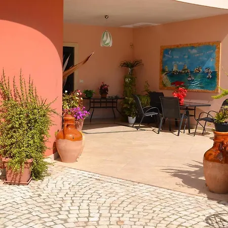 Bed & Breakfast Paradise