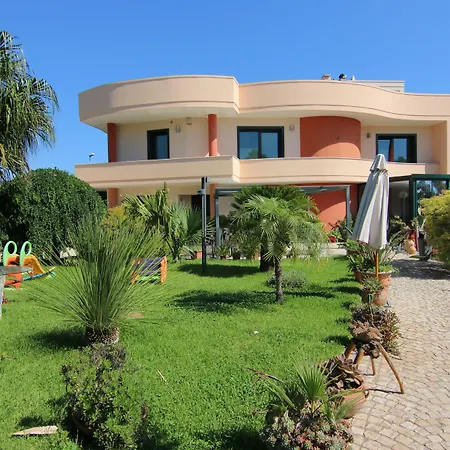 Paradise 4*