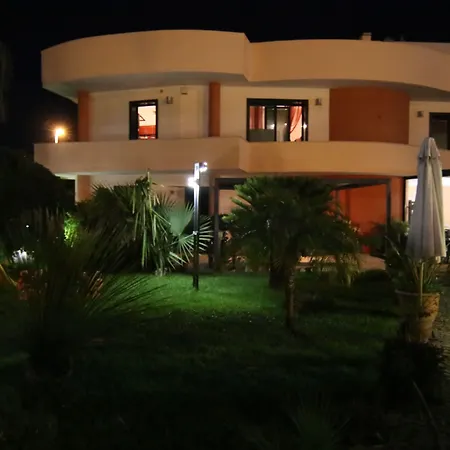 Paradise 4*