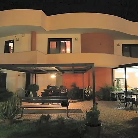 فندق مبيت وإفطار Paradise 4*