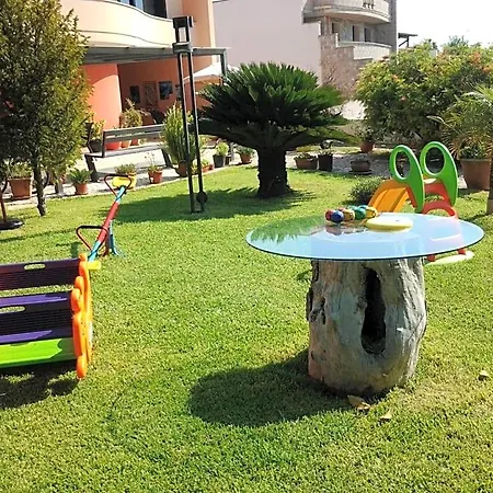 فندق مبيت وإفطار Paradise 4*